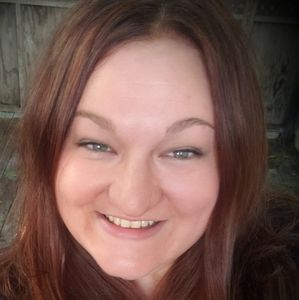 Meet your Posher, Larissa